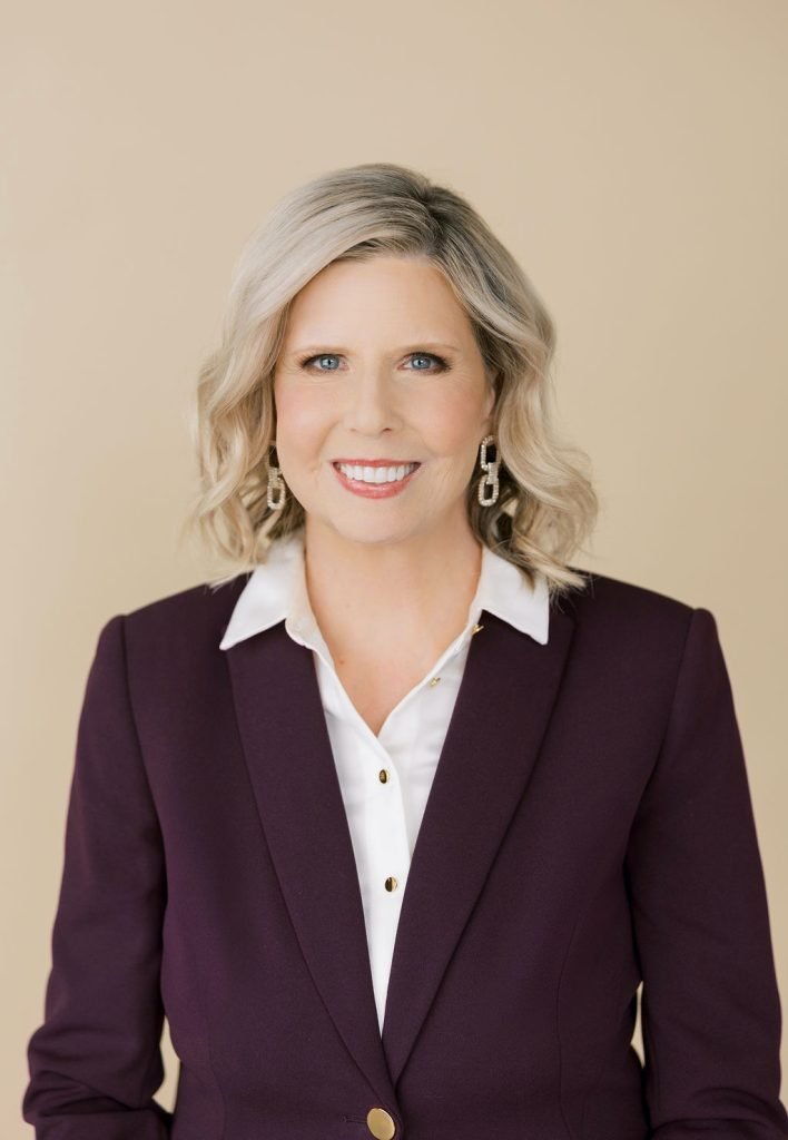 Kelly Peterson Headshot